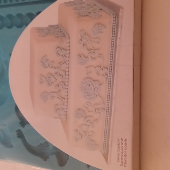 Wilton fondant and gunpaste mold new - Picture 2 of 4
